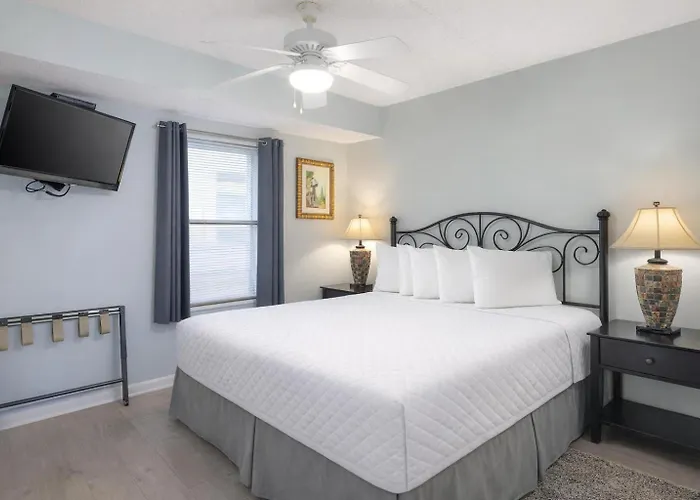 Apartment Island Winds East 705